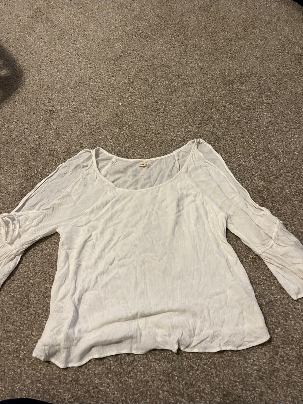 hollister white large cold shoulder bell sleeve top y2k